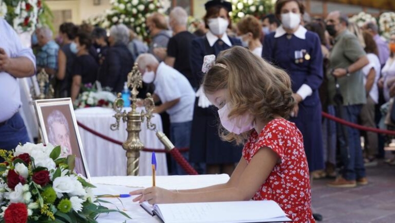 Συγκίνησε το μήνυμα μικρού κοριτσιού στον Μίκη Θεοδωράκη: «Σε αγαπάμε φίλε μας» (pics)