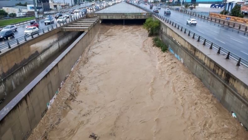 Χωρίς μεγάλα προβλήματα πέρασε η νύχτα στην Αττική: Άνοιξαν Κηφισού και Ποσειδώνος