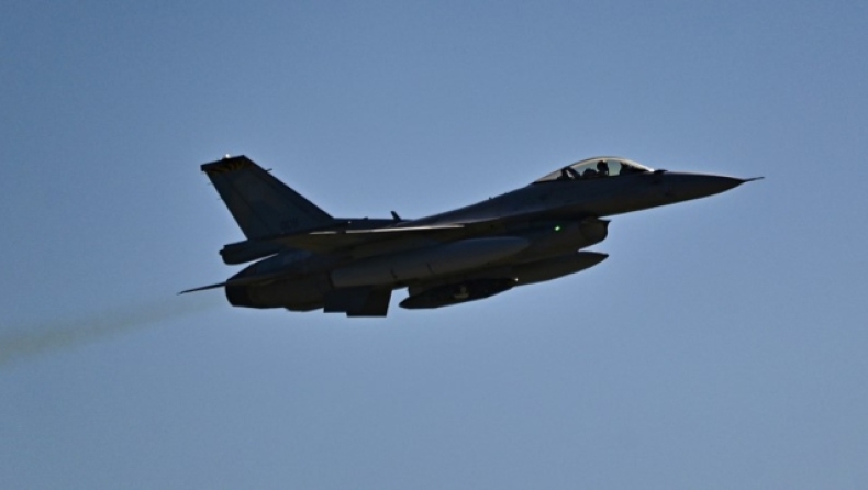 Έπεσε F-16 στην Ανδραβίδα: Σώος ο πιλότος