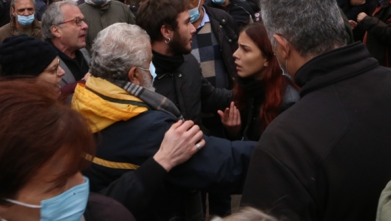 Τραυμάτισαν στο χέρι τον πρώην Βουλευτή του ΣΥΡΙΖΑ Νίκο Μανιό στα επεισόδια: Από τους πρωτοστάτες στην εξέγερση του Πολυτεχνείου το ΄73