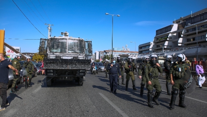 Καταγγελία: Εποχικός πυροσβέστης ακρωτηριάστηκε από κρότου-λάμψης των ΜΑΤ