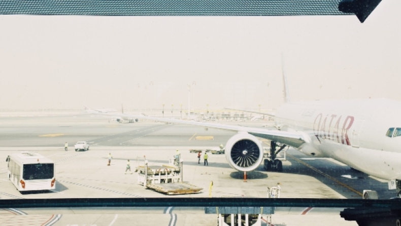 Παγκόσμια οργή: Στο Κατάρ κατέβασαν από το αεροπλάνο Αυστραλές για να δουν αν είχαν γεννήσει πρόσφατα