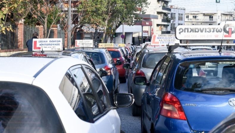 Ψηφίστηκε το νομοσχέδιο του υπουργείου Μεταφορών: Πλέον οι άνω των 17 ετών θα αποκτούν άδεια οδήγησης