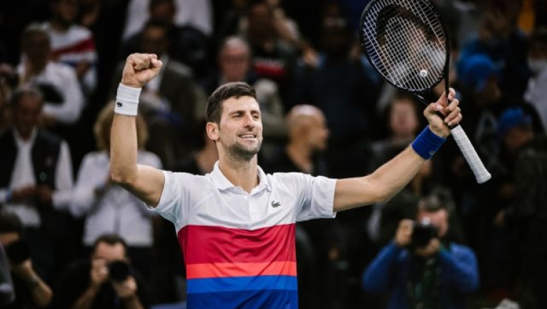 Paris Masters: Ο Τζόκοβιτς δίνει τον ρυθμό στο... συγκρότημα του (vid)