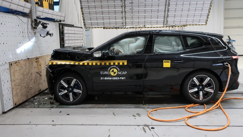 Η BMW iX κερδίζει πέντε αστέρια από το Euro NCAP (vid)