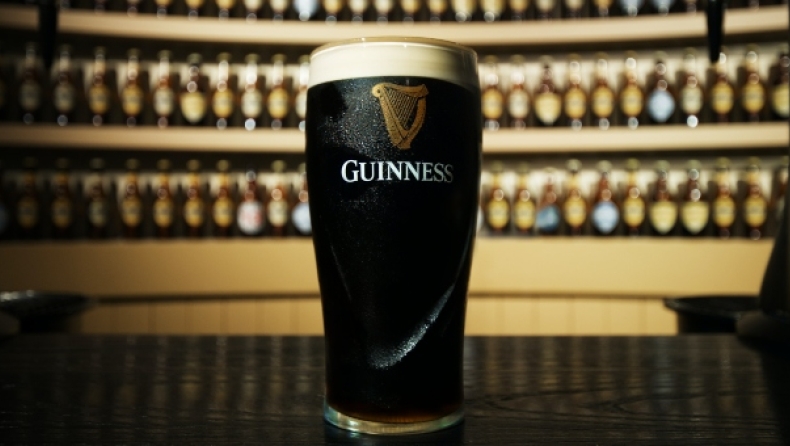 Ιρλανδός έτρεξε να πάρει 500 κουτάκια μπύρας Guinness πριν αυξηθεί η τιμή της και εξοικονόμησε 700 ευρώ