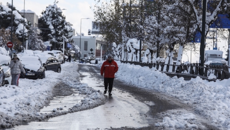 Ουρές χιλιομέτρων και πάλι στην Μεσογείων: «Εγκλωβίζονται» όσοι μπαίνουν στα στενά (vid)