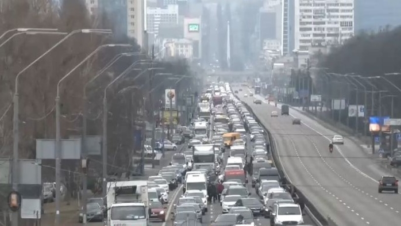 Στην Μολδαβία το κονβόι των Ελλήνων που έφυγαν από το Κίεβο (vid)