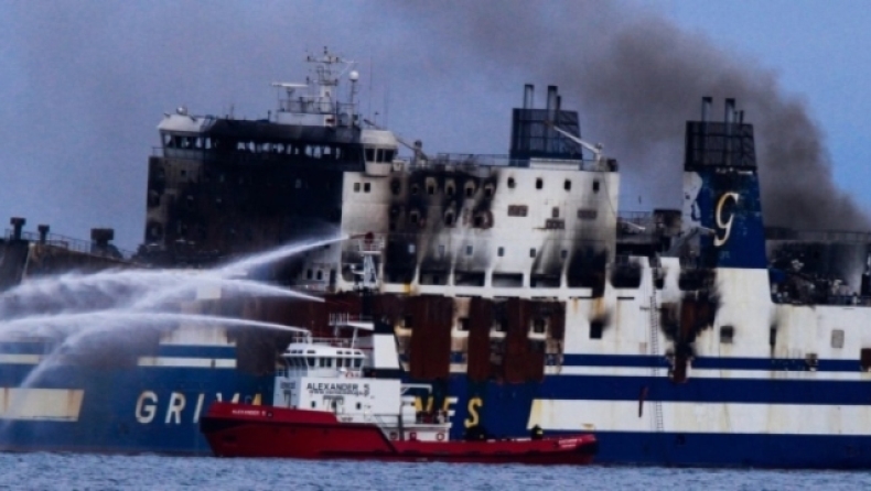 Euroferry Olympia: Η Πυροσβεστική ζήτησε τη μεταφορά του σε ασφαλές λιμάνι