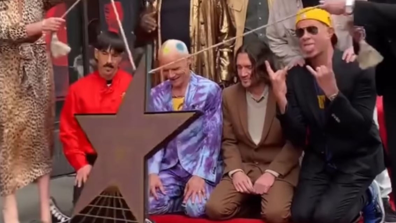 Οι Red Hot Chili Peppers απέκτησαν αστέρι στη Λεωφόρο της Δόξας στο Χόλιγουντ (vid)