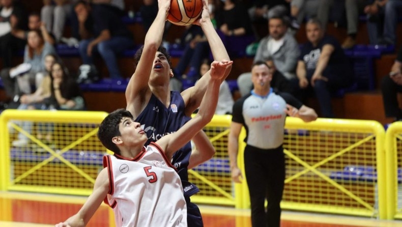 Ολυμπιακός - ΔΕΚΑ 51-63: Εντυπωσιακό double double ο Σαμοντούροβ και... αποκλεισμός για τους «ερυθρόλευκους»