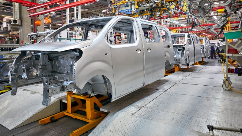 Stellantis: Διακόπτει την παραγωγή οχημάτων στη Ρωσία