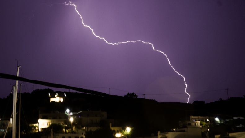 Περισσότεροι από 27.000 κεραυνοί έπεσαν από την κακοκαιρία «Genesis»