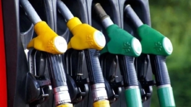 «Κλείδωσε» το νέο fuel pass: Αναλυτικά τα ποσά για αυτοκίνητα και μηχανές (vid)