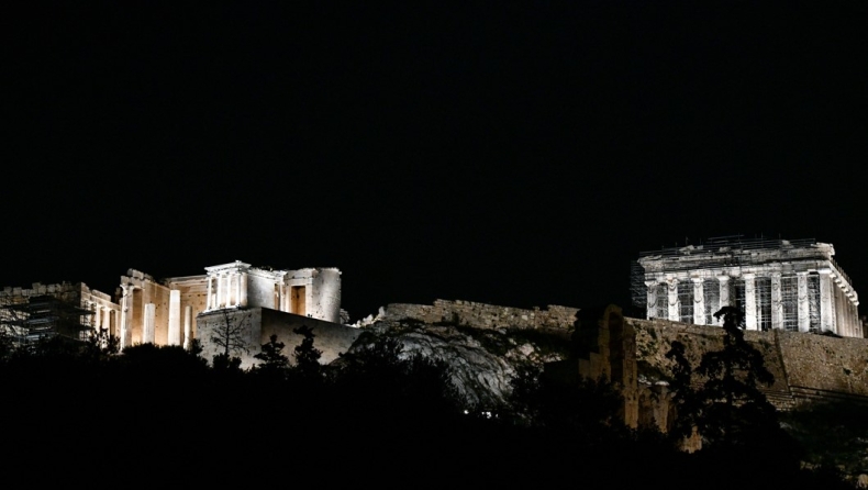 Τα μέτρα που εξετάζει η κυβέρνηση για την εξοικονόμηση ενέργειας: Συσκότιση μνημείων και μείωση στο δημόσιο φωτισμό (vid)