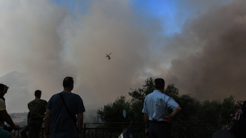 Καλύτερη η εικόνα της φωτιάς στην Ηλεία: Σε εξέλιξη η πυρκαγιά στο Άγιο Όρος