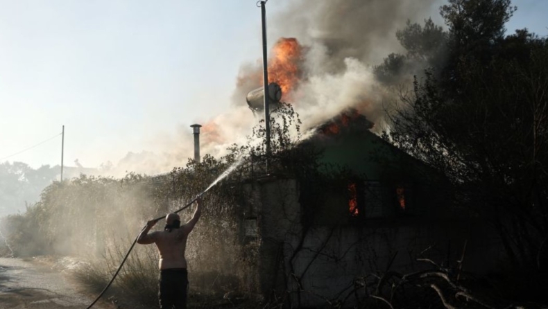 Αυτοκτονία 84χρονου: Είδε το σπίτι του καμένο και πυροβολήθηκε (vid)