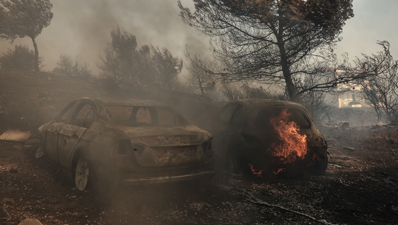 Είσαι 18 ετών; Πες μου τρεις λόγους για να μείνεις στη χώρα...