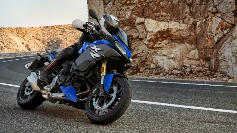 BMW Motorrad: Στιλιστικές αναβαθμίσεις στα μοντέλα 2023 (vid)