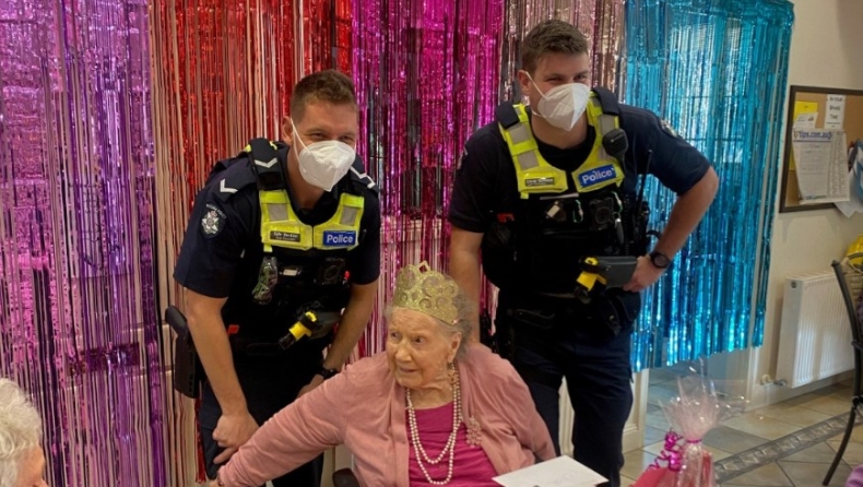 Συνέλαβαν γιαγιά 100 ετών στην Αυστραλία στο πάρτι γενεθλίων της: Ήθελε να ζήσει την εμπειρία πριν πεθάνει 