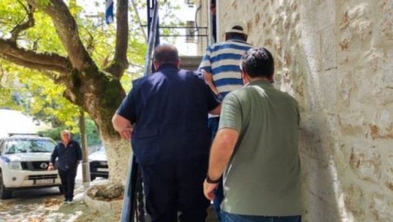 Συνελήφθη ο αντιδήμαρχος Ζίτσας για την κακοποίηση γάιδαρου: «Δεν είχα αντιληφθεί οτι το έσερνα», είπε