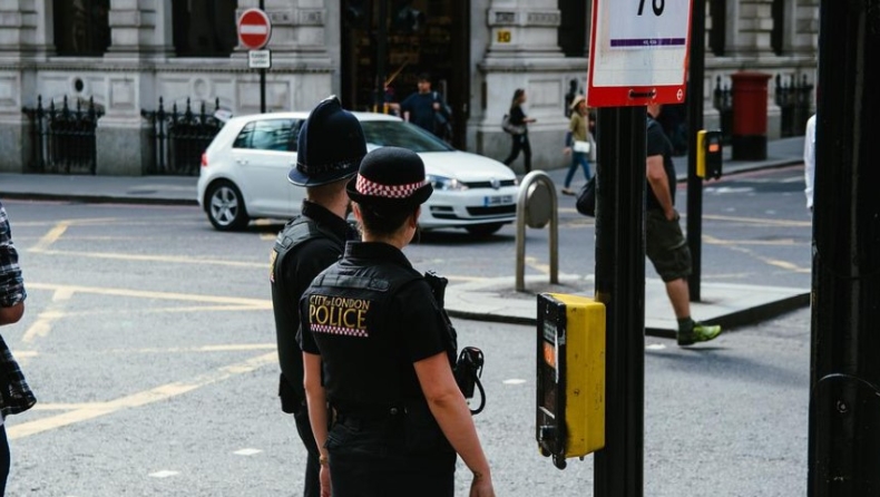 Η αστυνομία στην Αγγλία πήγε πρωινό McDonald’s σε άντρα που απειλούσε με όπλο, κατά την διάρκεια διαπραγματεύσεων
