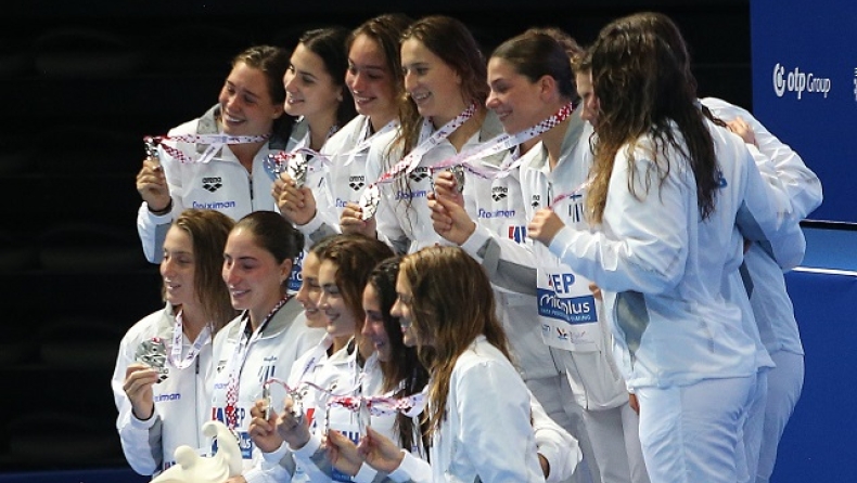 Ευρωπαϊκό πρωτάθλημα πόλο: Ο Καπράλος την απονομή στην εθνική γυναικών στο Σπλιτ
