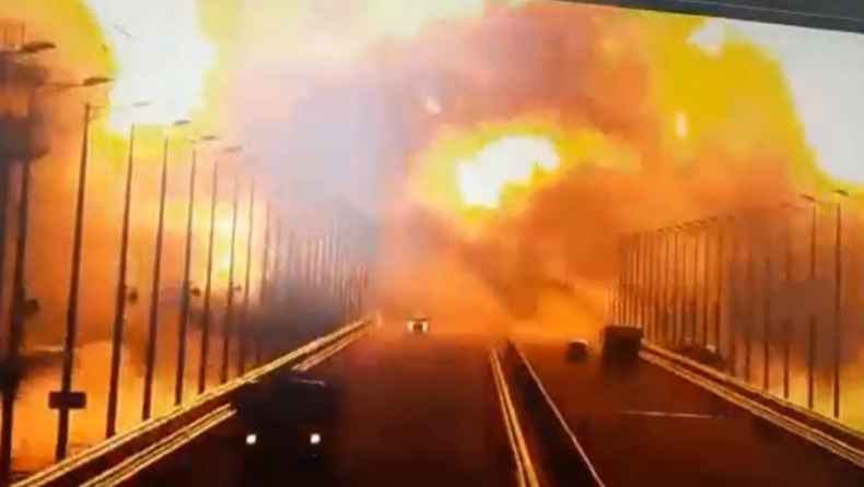 Οδηγός κατέγραψε την τρομακτική έκρηξη στη γέφυρα του Κερτς (vid)