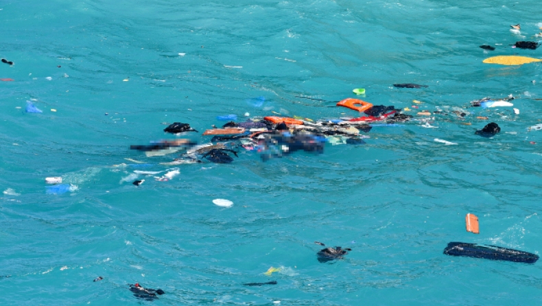 Ναυάγιο στα Κύθηρα: Οι μετανάστες είδαν τον χειριστή του σκάφους να τους εγκαταλείπει και να πέφτει στη θάλασσα (vid)