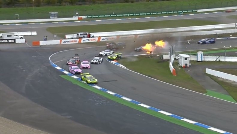 DTM: Στις φλόγες αγωνιστικό αυτοκίνητο, αποκολλήθηκε ο κινητήρας (vid)