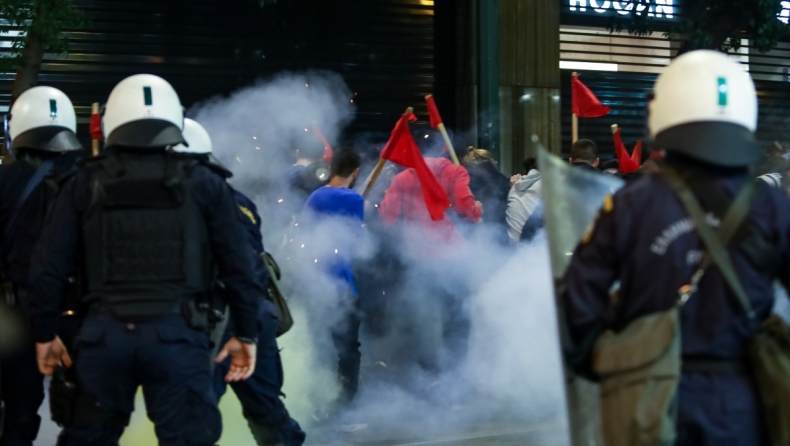 Ανακοίνωση της ΓΑΔΑ για τα επεισόδια στο κέντρο της Αθήνας: «Μας επιτέθηκαν οι διαδηλωτές, κάναμε χρήση αναγκαίων μέσων»