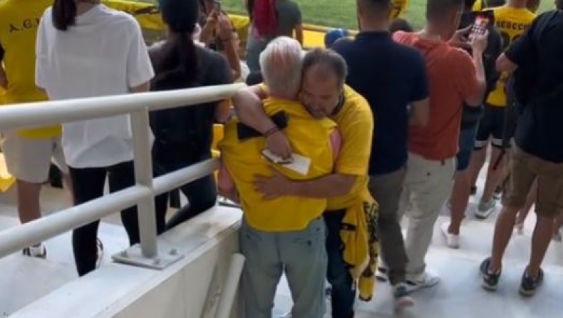 ΑΕΚ: Η συγκινητική αγκαλιά πατέρα και γιου στις εξέδρες της OPAP Arena (vid)