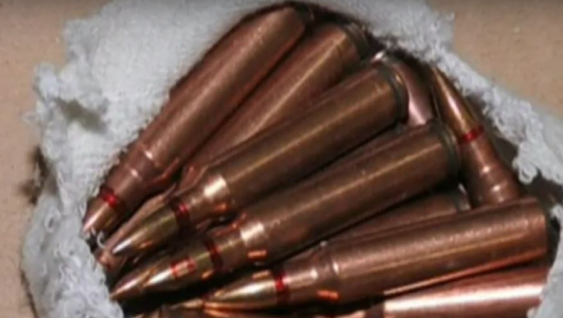 Κάτοικοι στο Χαϊδάρι βρήκαν 597 σφαίρες σε κάδο ανακύκλωσης (vid)
