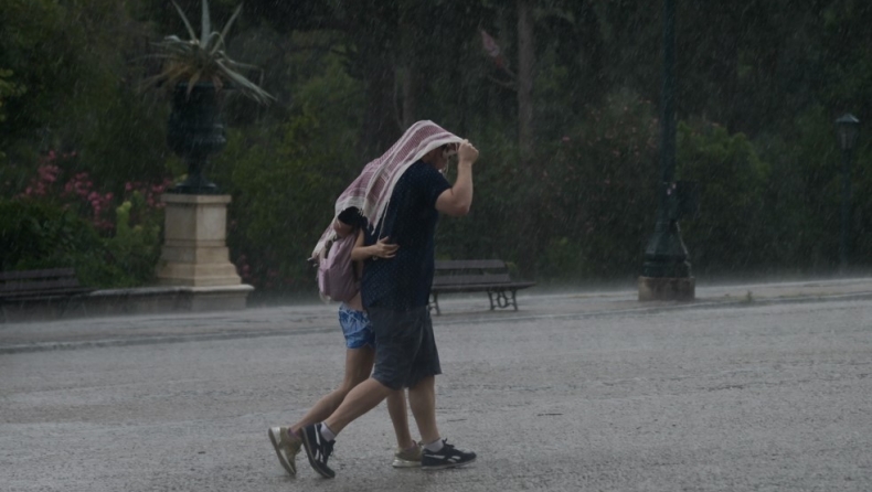 Συναγερμός από τον Αρναούτογλου για συγκεκριμένες περιοχές: «Προσοχή για έντονες καταιγίδες απόψε»