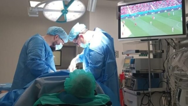 Μουντιάλ 2022: Άνδρας στην Πολωνία συνέχισε να βλέπει το Μουντιάλ ενώ τον χειρουργούσαν