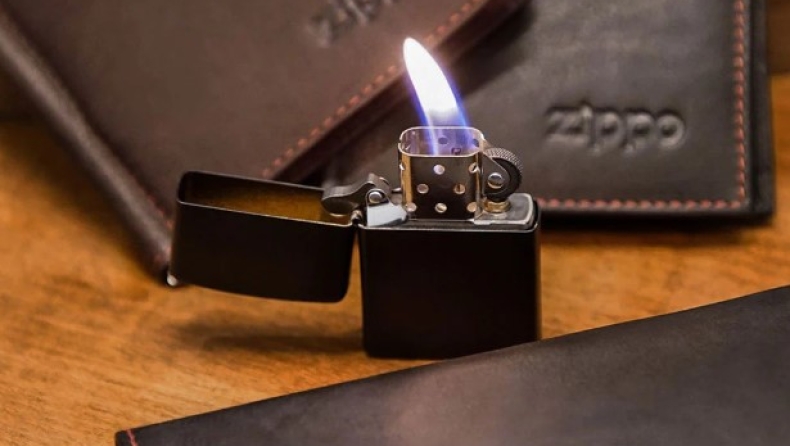 Zippo snap: Το κόλπο να ανοίγεις τον κλασικό αναπτήρα με μία κίνηση