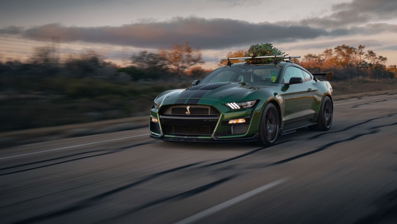 Hennessey Mustang: Κουβαλώντας το χριστουγεννιάτικο δέντρο με 309 χλμ/ώρα! (vid)