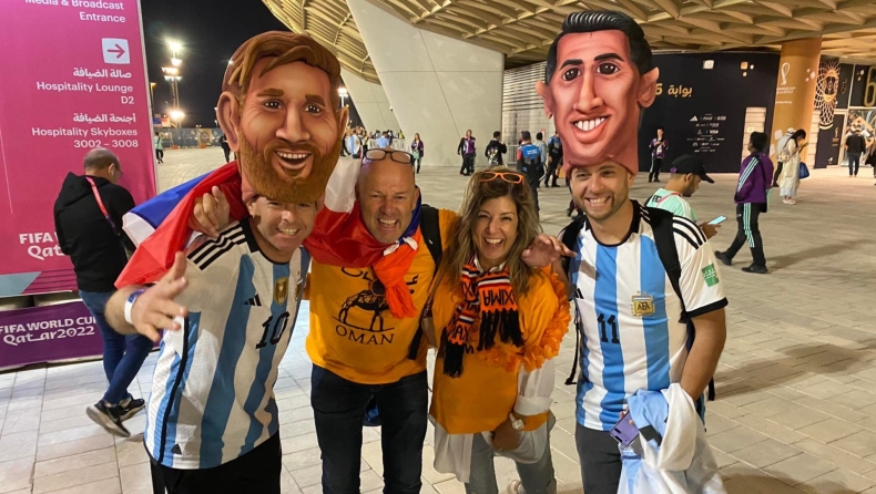 Μουντιάλ 2022: Με μάσκες Μέσι και Ντι Μαρία οι οπαδοί της Αργεντινής πριν από το ματς με Ολλανδία 