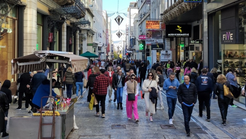 Ανοικτά σήμερα, παραμονή Χριστουγέννων, τα καταστήματα: Αυξημένο εορταστικό τζίρο προσδοκά η αγορά