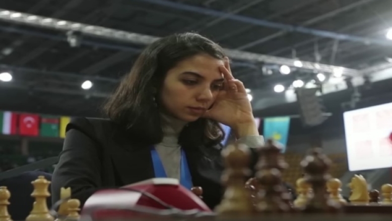 Απειλές για τη ζωή της δέχεται Ιρανή σκακίστρια επειδή εμφανίστηκε σε διεθνές τουρνουά χωρίς χιτζάμπ (vid)