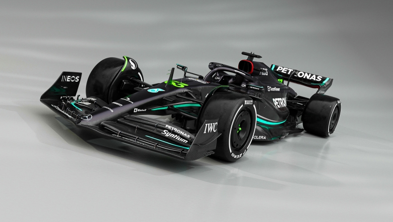 Formula 1: Η Mercedes παρουσίασε τη νέα W14 (vid)