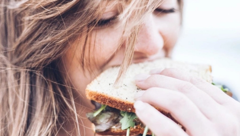 5 σημάδια ότι δεν μασάτε σωστά την τροφή σας και τι μπορείτε να κάνετε