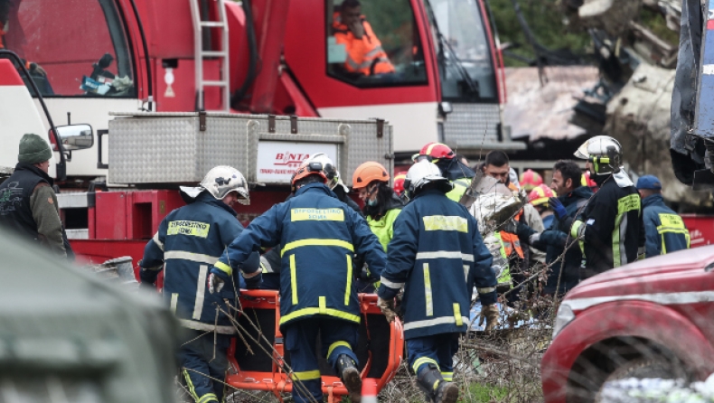 Τραγωδία στα Τέμπη: Διαψεύδει η πυροσβεστική ότι βρέθηκαν φιάλες υγραερίου στο χώρο του δυστυχήματος