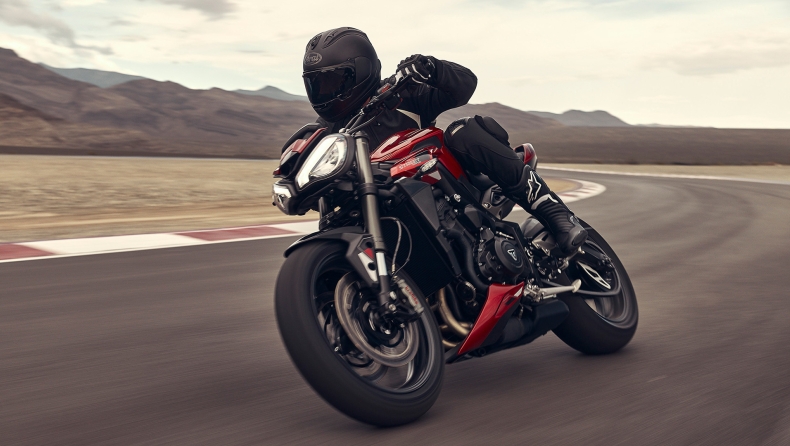 Νικητής του Isle of Man λιώνει την Triumph Street Triple 765 RS (vid)