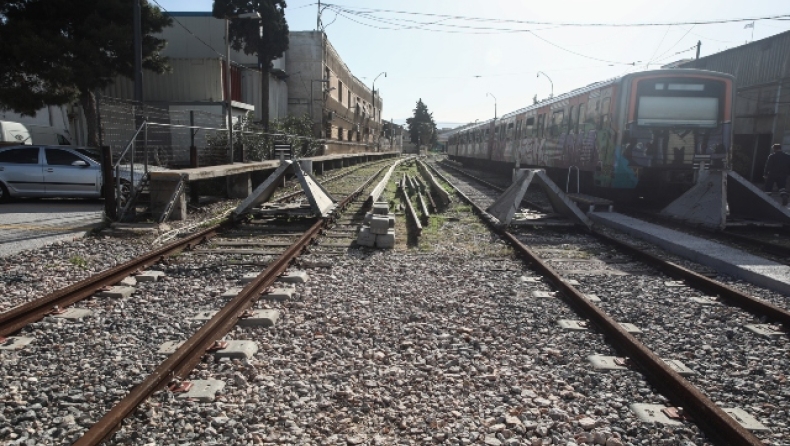 Άτομο έπεσε στις γραμμές στον σταθμό του Αγίου Νικολάου