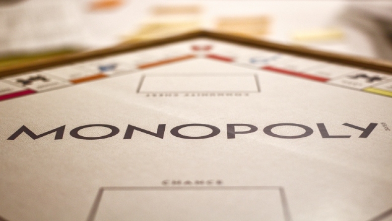  Δύο άνδρες κατέληξαν στο νοσοκομείο μετά από παιχνίδι στη Monopoly: Του επιτέθηκε με σπαθί