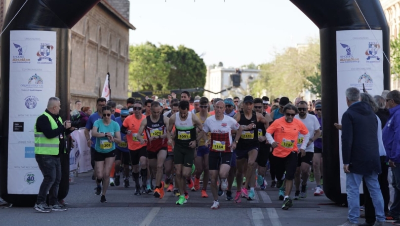 Η εκκίνηση στον 8ο Διεθνή Μαραθώνιο Ρόδου.