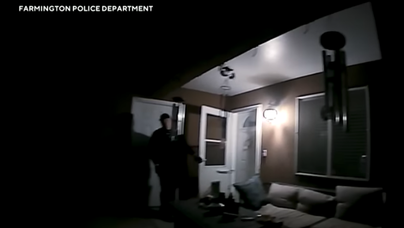Βίντεο που σοκάρει: Αστυνομικοί στις ΗΠΑ χτύπησαν λάθος πόρτα και σκότωσαν τον ιδιοκτήτη (vid)
