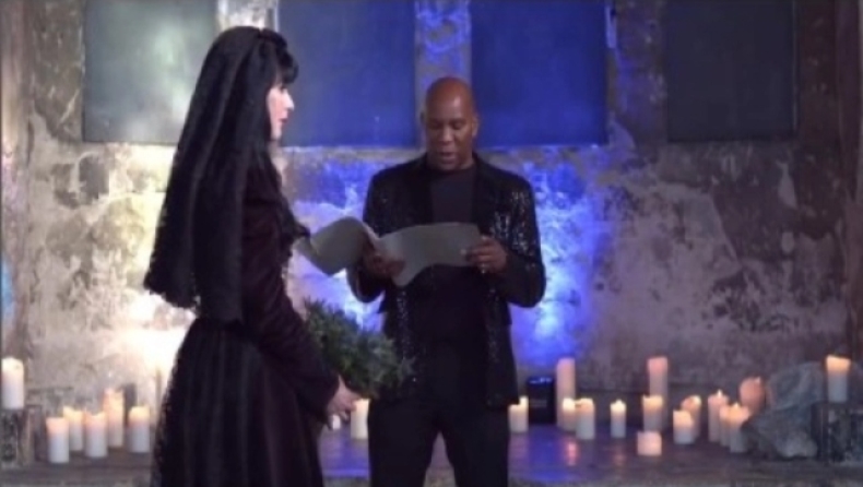 Τραγουδίστρια που παντρεύτηκε φάντασμα λέει ότι χώρισε γιατί ήταν σαν να «σέρνεις πτώμα σε λόφο»