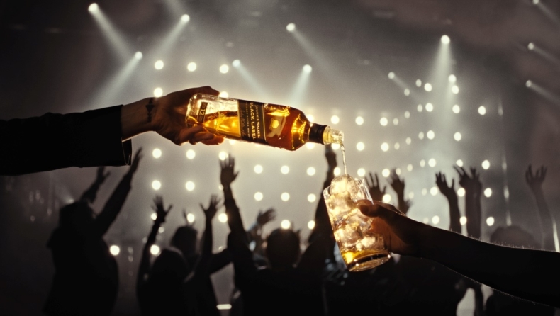 Τα Johnnie Walker Highballs συνοδεύουν τις νύχτες μας από το τώρα στο τώρα και από το μαζί στο μαζί!